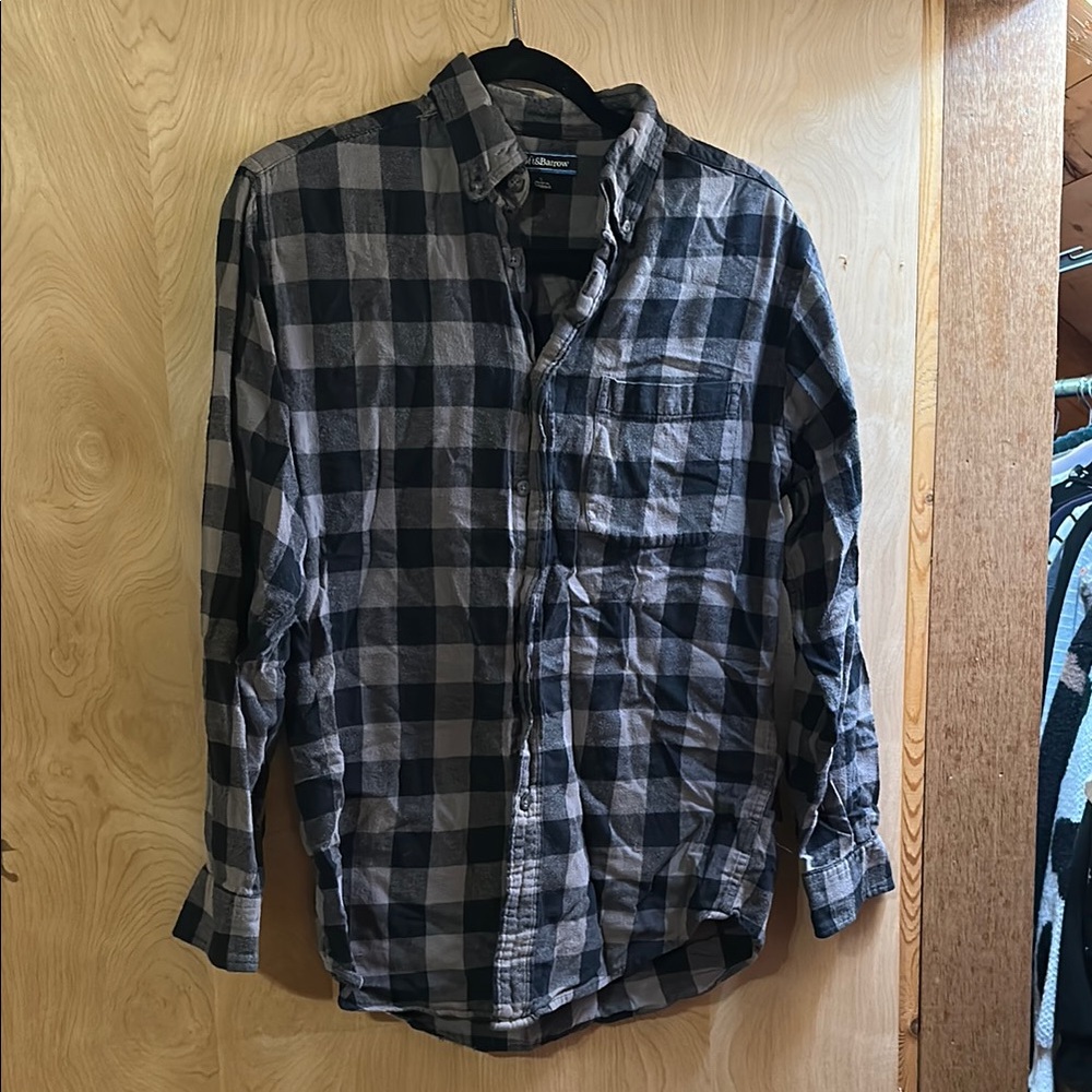 Croft & Barrow Black and Gray Casual Button Down Shirt